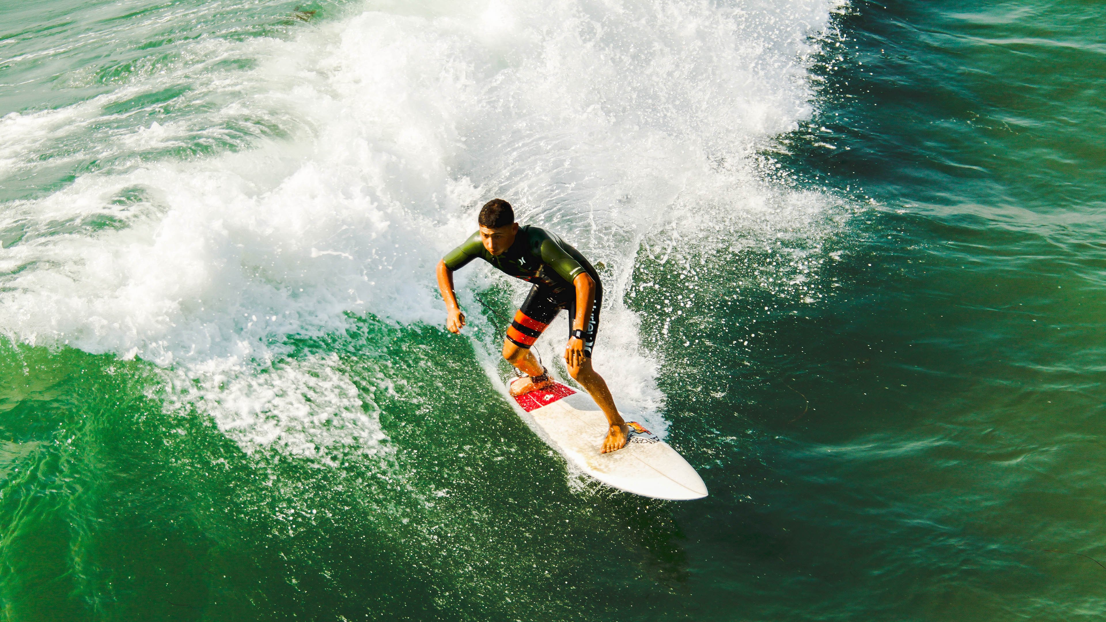 “高新体育中心沙滩排球：队员协调默契，赛场气氛火爆”