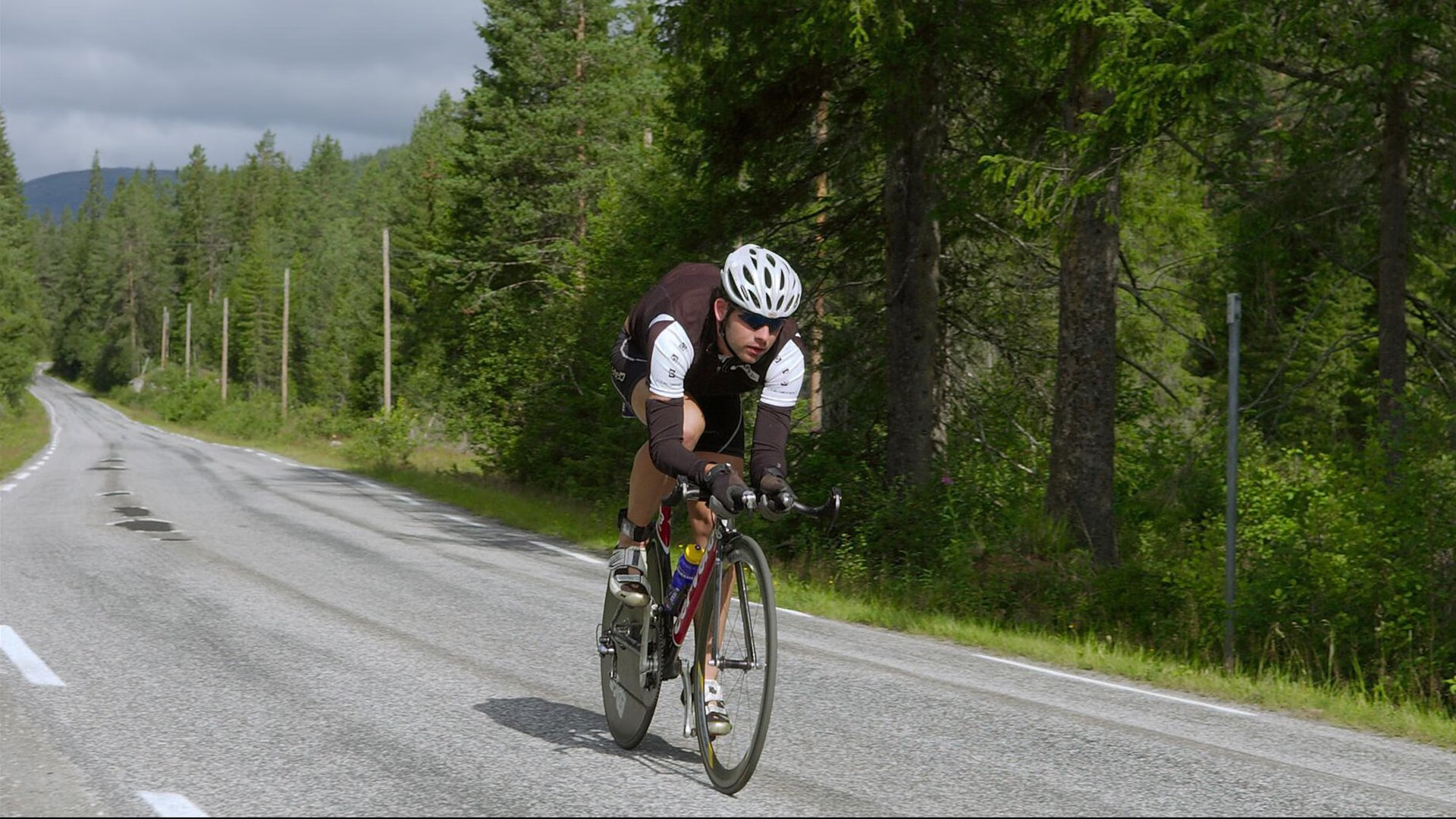 人工智能辅助电竞训练，提高选手竞技水平，训练人工智能打游戏