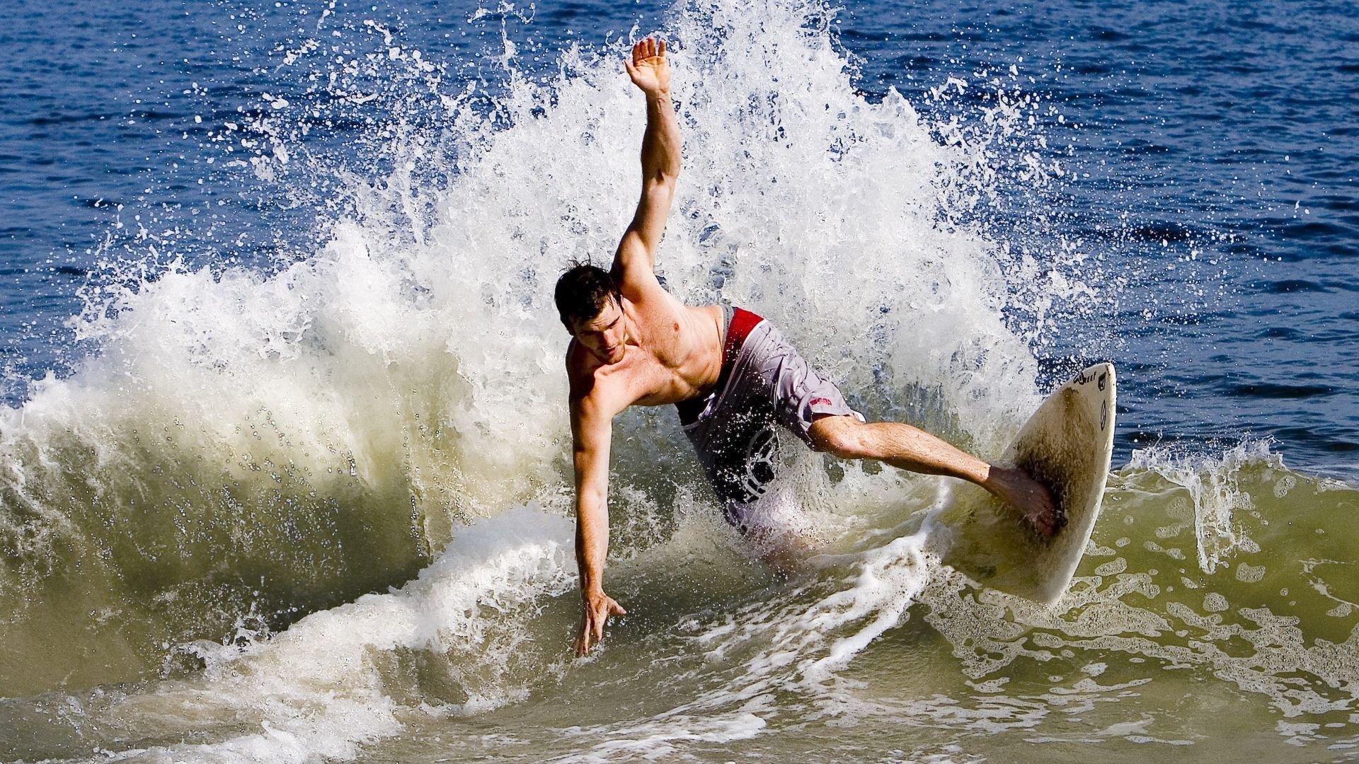 托桑·埃夫布奥姆万成为NBA市场营销焦点,埃托奥 布冯